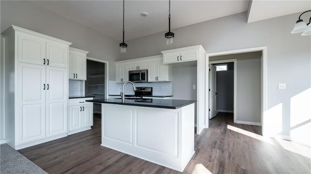 1307 NE White Oaks Lane, Oak Grove, MO 64075