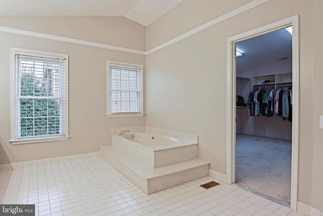 5802 HAMPTON FOREST WAY, Fairfax, VA 22030