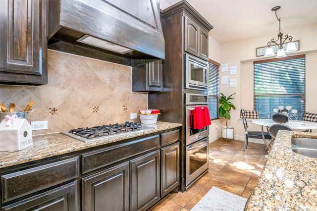 8436 Town Walk Drive, North Richland Hills, TX 76182