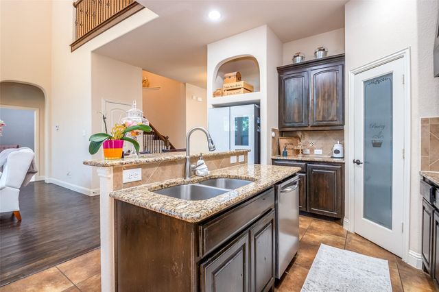 8436 Town Walk Drive, North Richland Hills, TX 76182