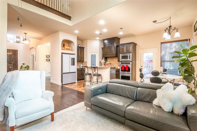 8436 Town Walk Drive, North Richland Hills, TX 76182