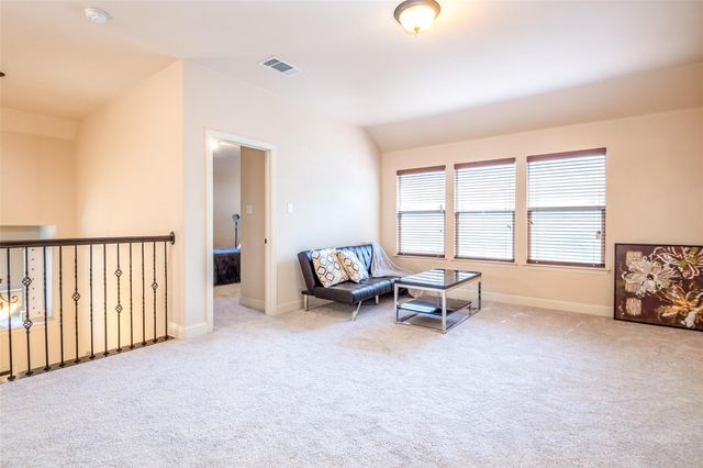 8436 Town Walk Drive, North Richland Hills, TX 76182