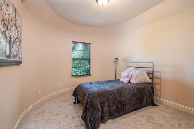 8436 Town Walk Drive, North Richland Hills, TX 76182