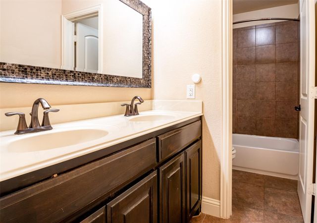 8436 Town Walk Drive, North Richland Hills, TX 76182