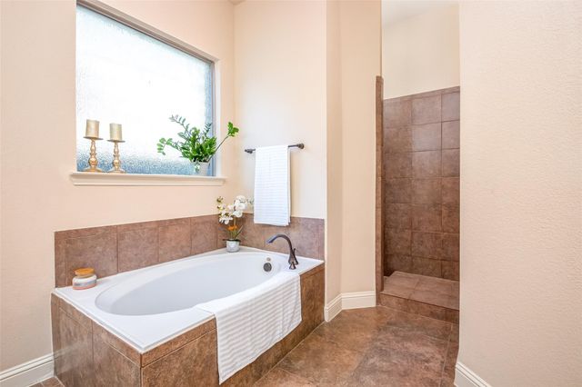 8436 Town Walk Drive, North Richland Hills, TX 76182