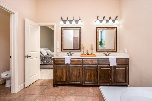 8436 Town Walk Drive, North Richland Hills, TX 76182