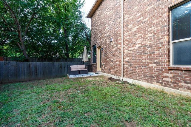 8436 Town Walk Drive, North Richland Hills, TX 76182