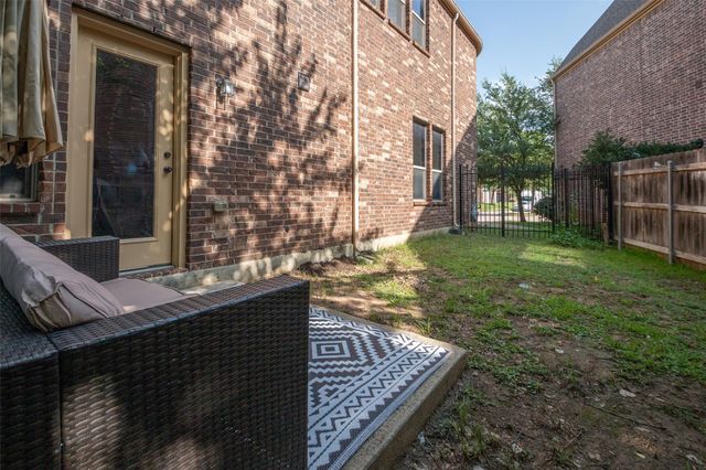 8436 Town Walk Drive, North Richland Hills, TX 76182