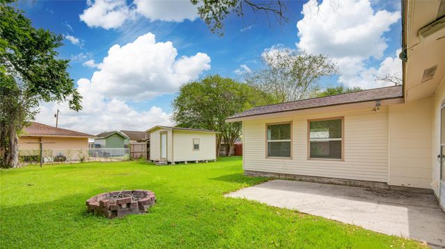 1210 Mac Drive Drive, Sweeny, TX 77480
