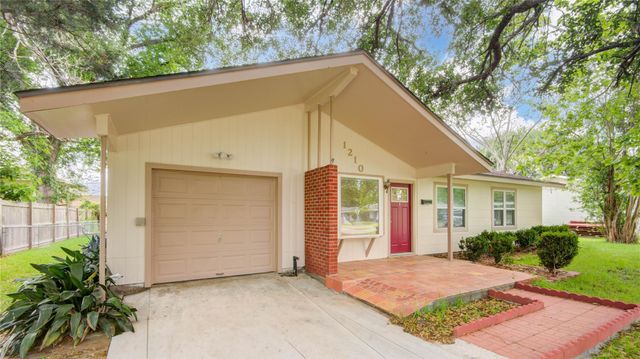 1210 Mac Drive Drive, Sweeny, TX 77480