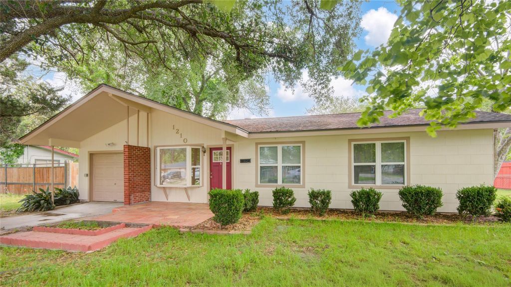 1210 Mac Drive Drive, Sweeny, TX 77480