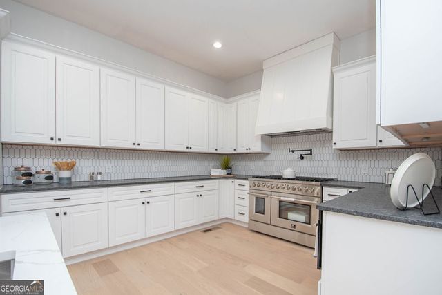 5705 Registry Oaks Lane SE, Mableton, GA 30126