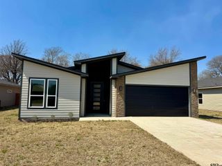 15520 Greenhouse Way, Lindale, TX 75771