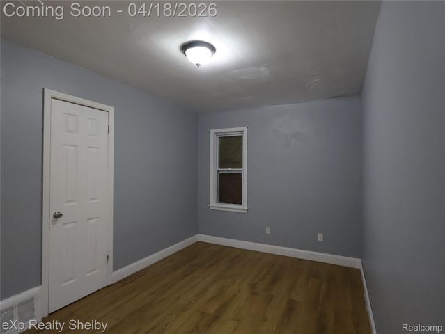 17225 Shaftsbury Avenue, Detroit, MI 48219