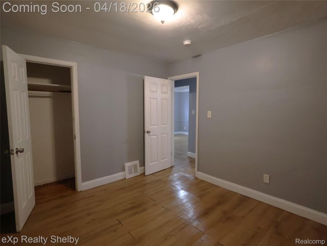 17225 Shaftsbury Avenue, Detroit, MI 48219