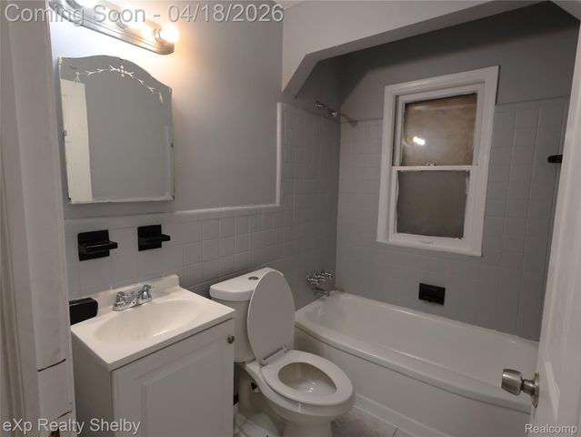 17225 Shaftsbury Avenue, Detroit, MI 48219