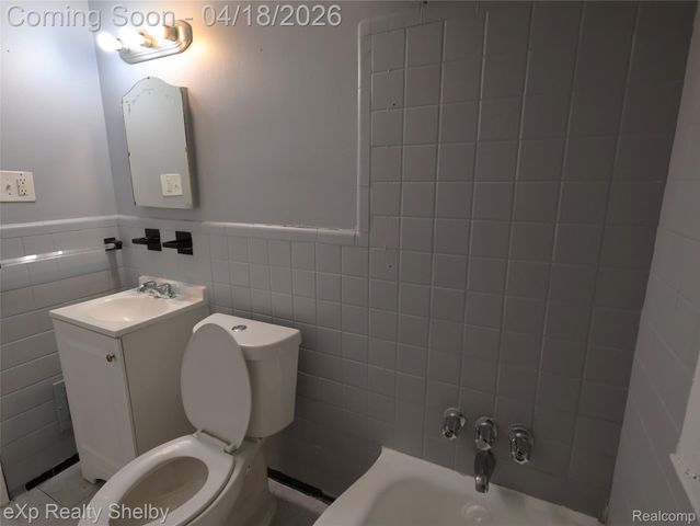 17225 Shaftsbury Avenue, Detroit, MI 48219