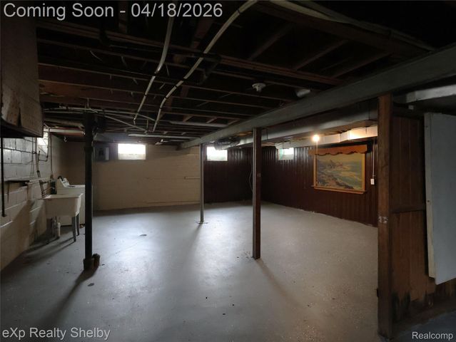 17225 Shaftsbury Avenue, Detroit, MI 48219