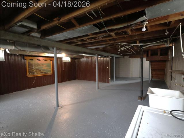 17225 Shaftsbury Avenue, Detroit, MI 48219