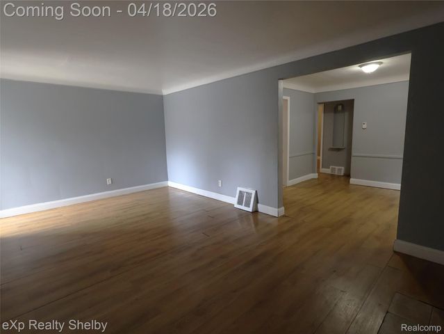 17225 Shaftsbury Avenue, Detroit, MI 48219