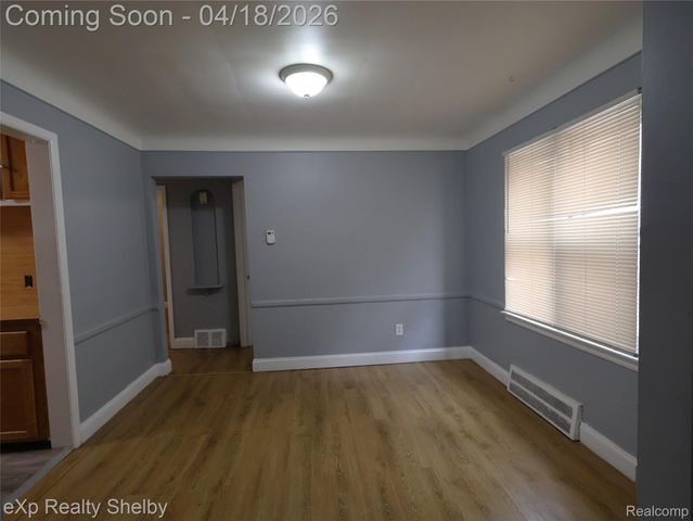 17225 Shaftsbury Avenue, Detroit, MI 48219