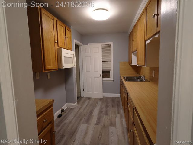 17225 Shaftsbury Avenue, Detroit, MI 48219