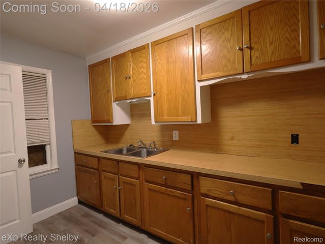 17225 Shaftsbury Avenue, Detroit, MI 48219