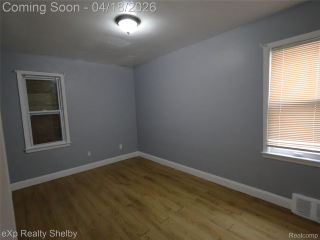 17225 Shaftsbury Avenue, Detroit, MI 48219