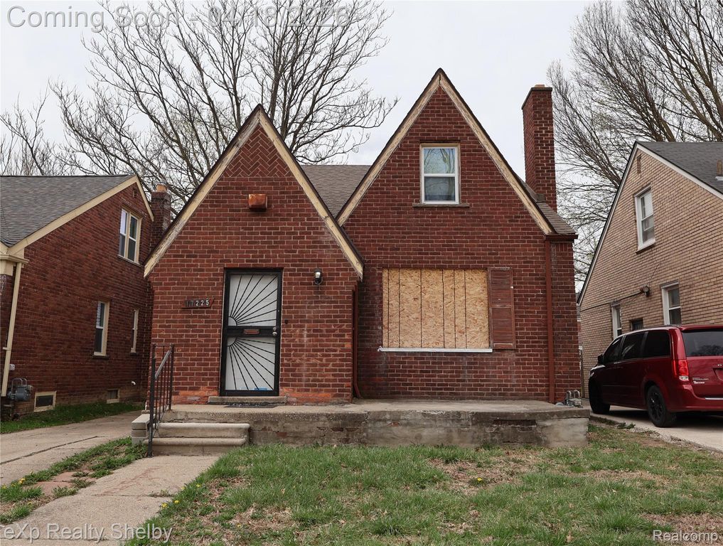 17225 Shaftsbury Avenue, Detroit, MI 48219