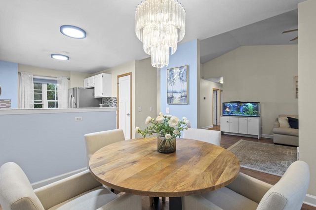 5157 RIDGE OAK Drive, Madison, WI 53704