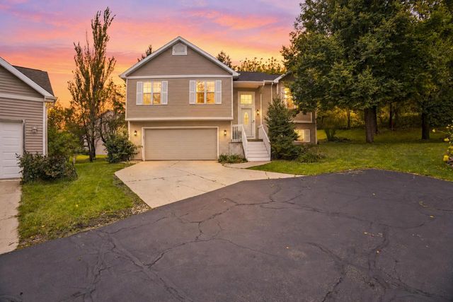 5157 RIDGE OAK Drive, Madison, WI 53704