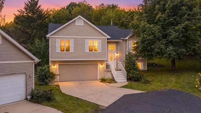 5157 RIDGE OAK Drive, Madison, WI 53704