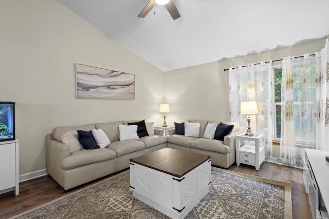 5157 RIDGE OAK Drive, Madison, WI 53704