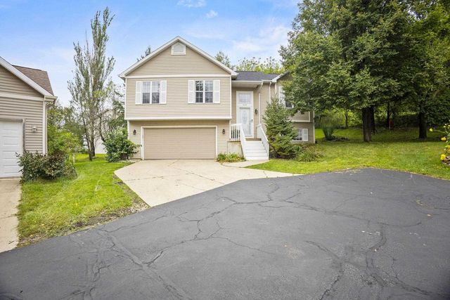5157 RIDGE OAK Drive, Madison, WI 53704