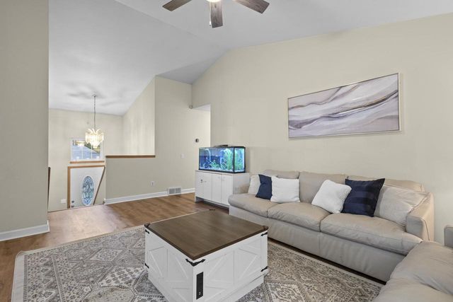 5157 RIDGE OAK Drive, Madison, WI 53704