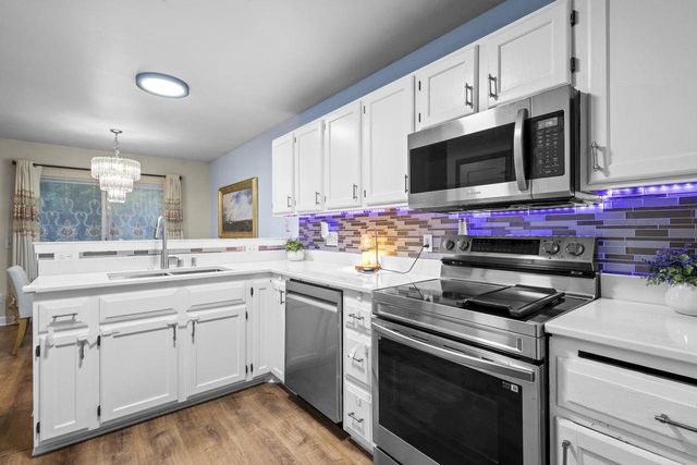 5157 RIDGE OAK Drive, Madison, WI 53704