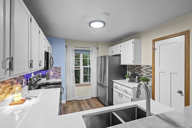 5157 RIDGE OAK Drive, Madison, WI 53704