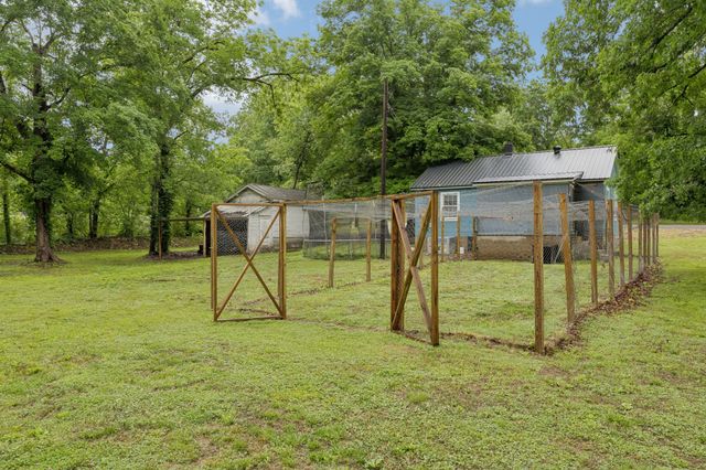 923 Highway 100, W, Centerville, TN 37033