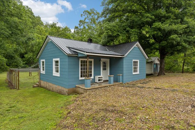 923 Highway 100, W, Centerville, TN 37033