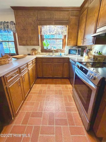 1602 Saint Andrews Place, Kinston, NC 28504