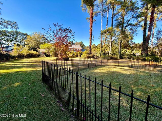 1602 Saint Andrews Place, Kinston, NC 28504