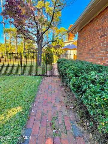 1602 Saint Andrews Place, Kinston, NC 28504