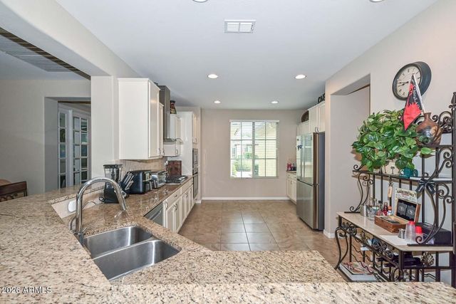 2611 W ROYER Road, Phoenix, AZ 85085