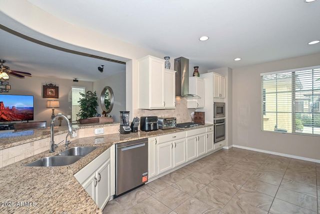2611 W ROYER Road, Phoenix, AZ 85085