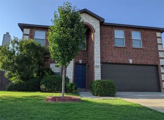 4525 Mountain Oak Street, Fort Worth, TX 76244