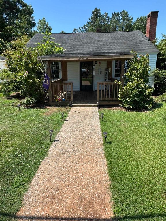 722 Syphrit Road, Wellford, SC 29385