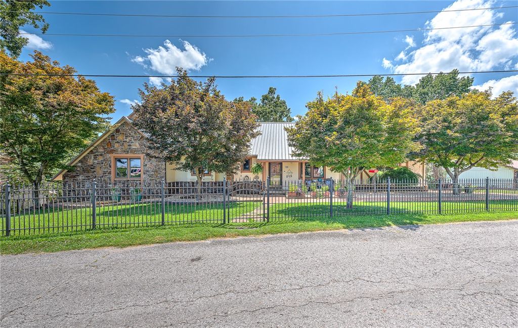15399 Putman Road, Rogers, AR 72756