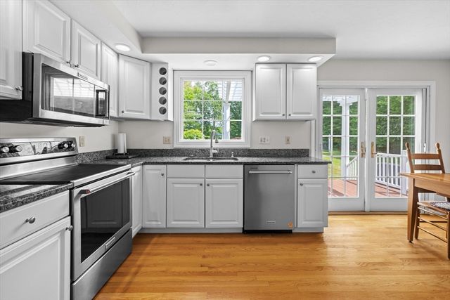 16 King Philip Path, Mendon, MA 01756