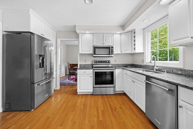 16 King Philip Path, Mendon, MA 01756