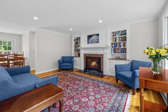 16 King Philip Path, Mendon, MA 01756